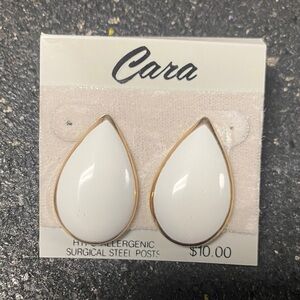 Cara 90s White Teardrop Earrings